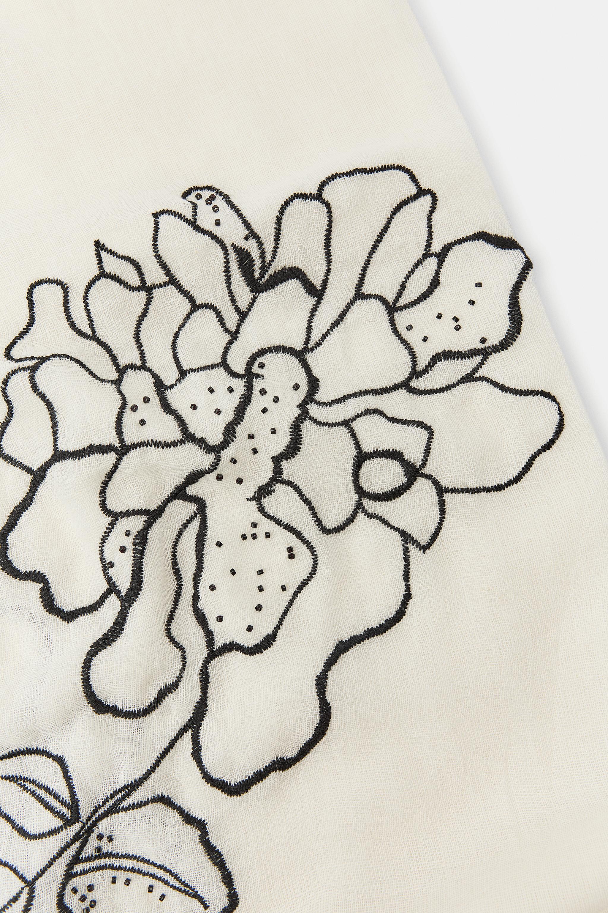 EMBROIDERED FLORAL LINEN SCARF